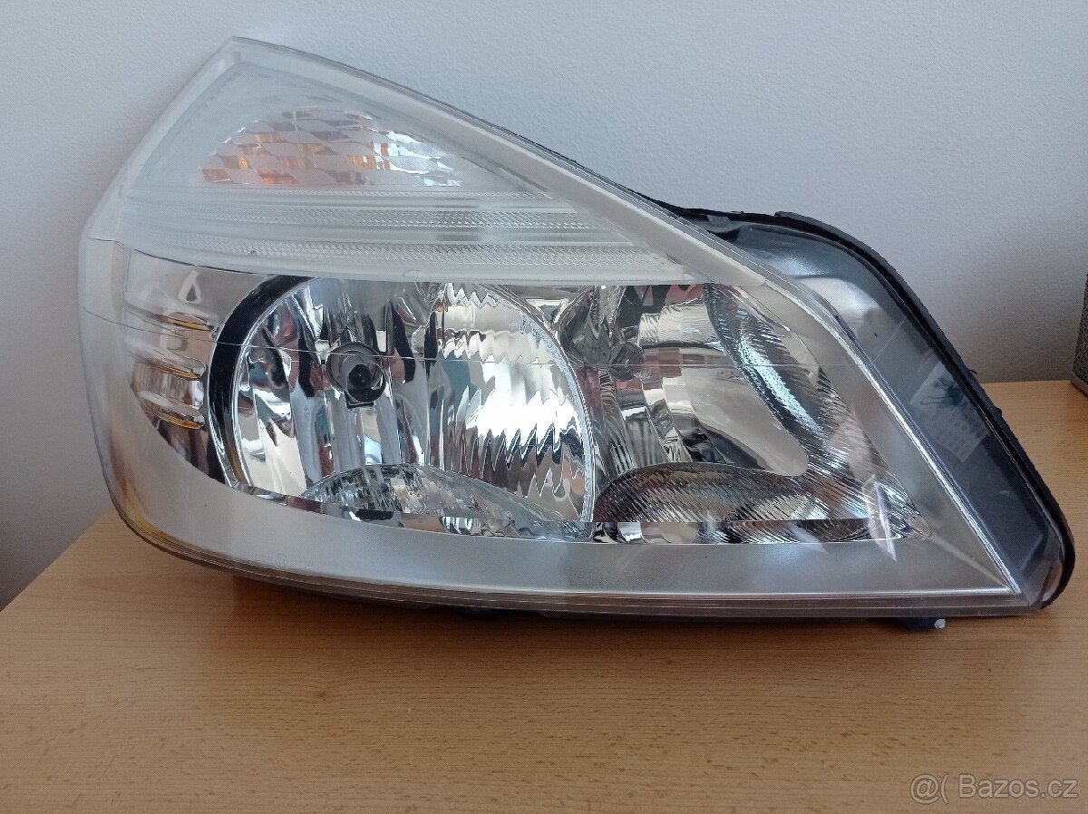 Světlomet pravý 8200394704 - 2