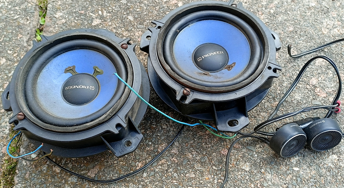 Autorádio s pořehrávačem a alarmem dveří - 2