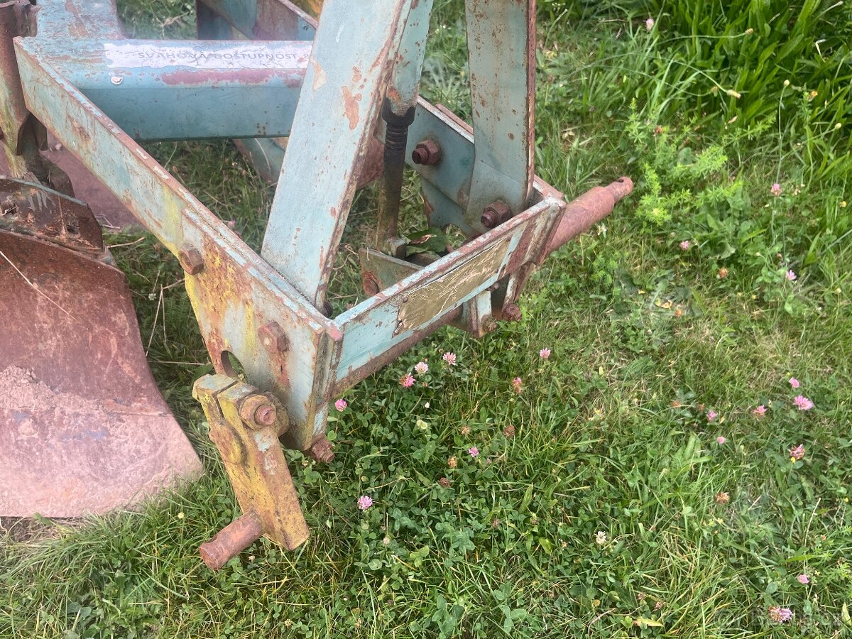 Pluh troják (tovární výroby) - 2