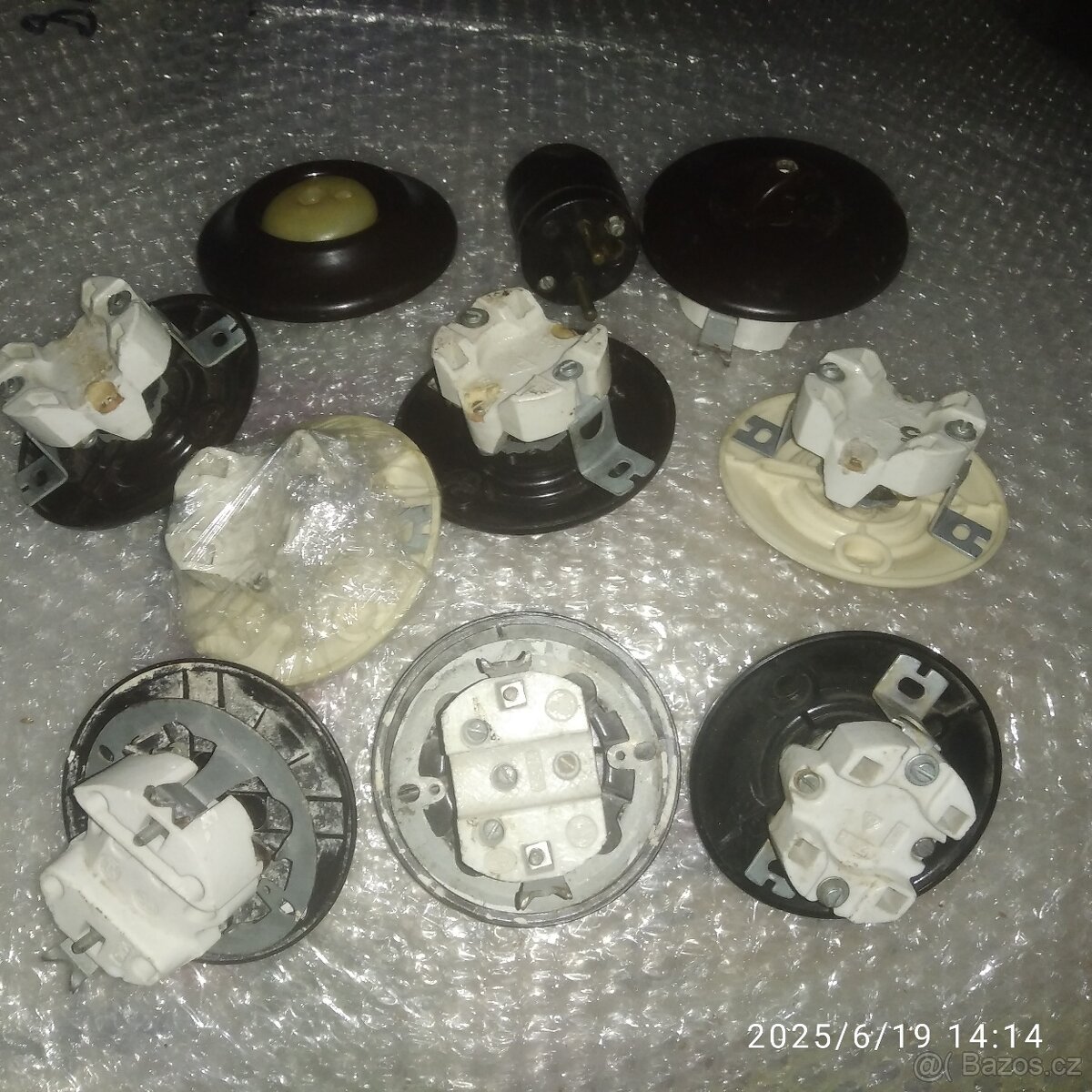 Prodám vypínače otočné a zásuvky bakelitové - 2