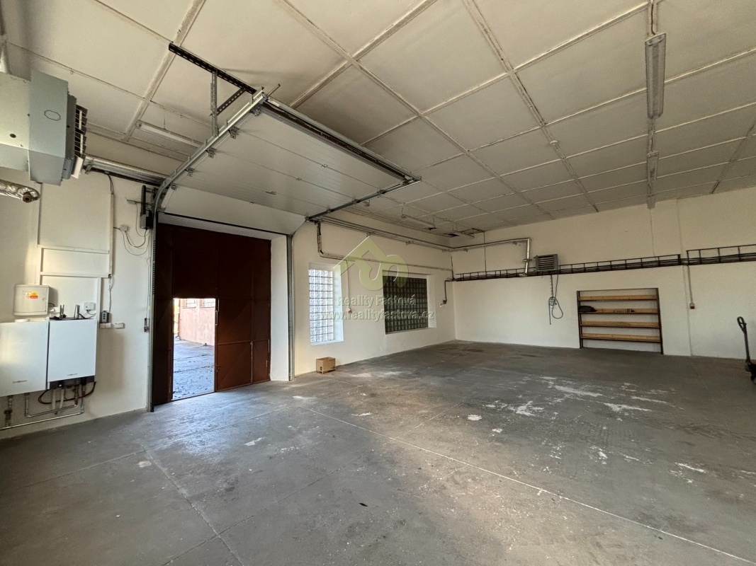 Pronájem skladovací haly u Rokycan s nájezdem na dálnici - 2