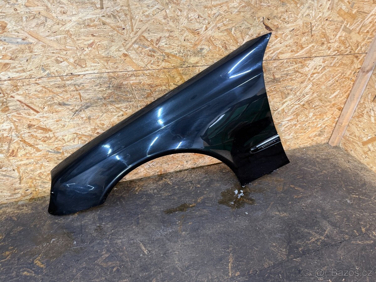 LEVÝ PŘEDNÍ BLATNÍK MERCEDES W211 C197 - 2