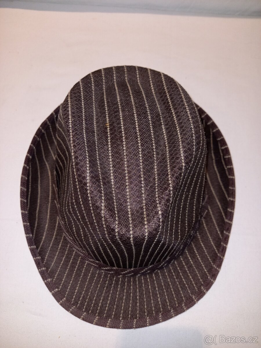 Divadelní klobouky. - 2