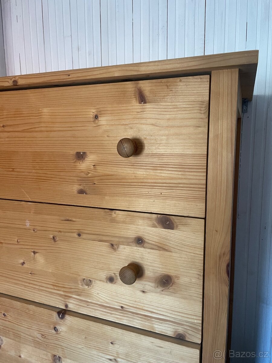 Dřevěná komoda - 2