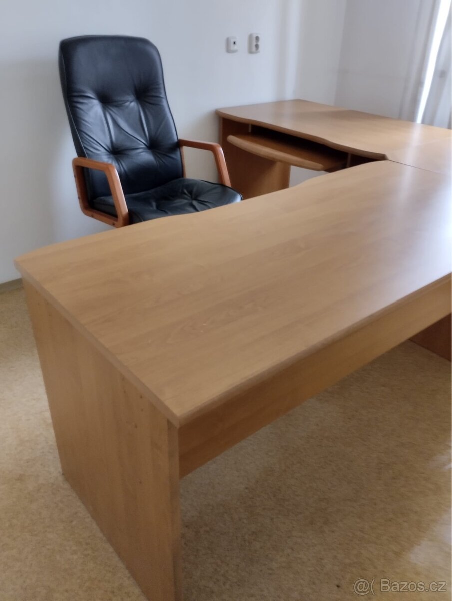 Kancelářský stůl - 2