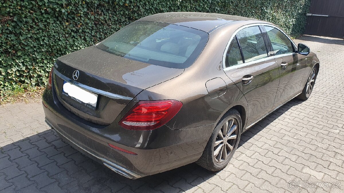 Mercedes Benz E220 - 2