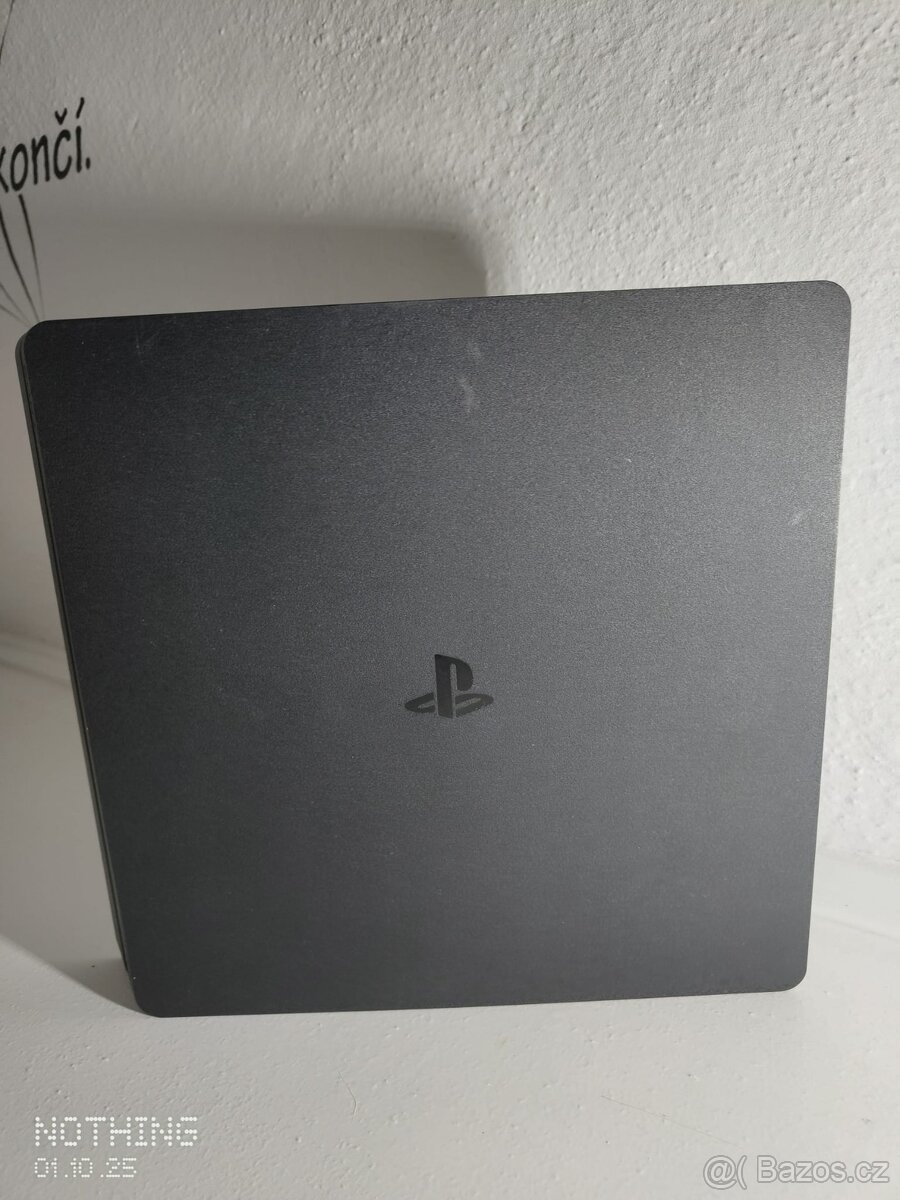 PlayStation 4 slim - 2