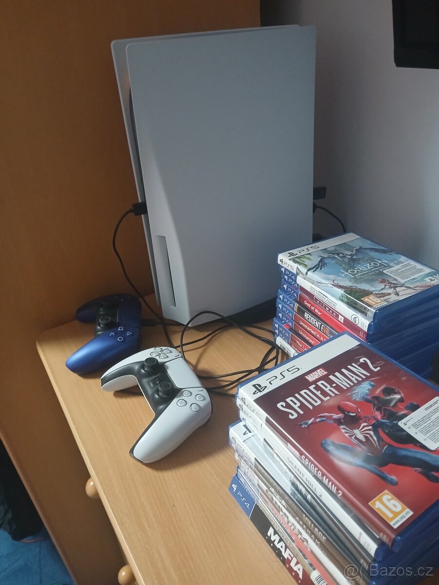 Prodám herní konzoli Ps5 + 2 ovladače + hry - 2