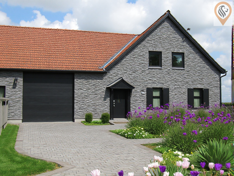 Prodej 2/3 podílu rodinného domu s pozemky v malebné obci Út - 2