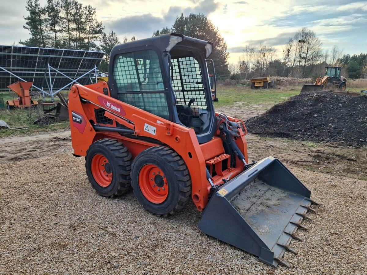 Kolový nakladač Bobcat s450 S130 cat - 2