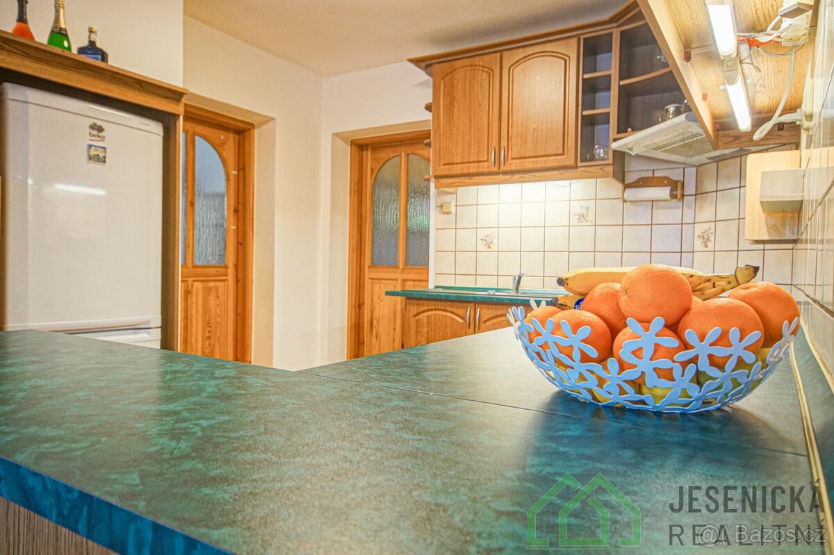 Prodej rodinného domu s obchodním prostorem ve městě Žulová - 2