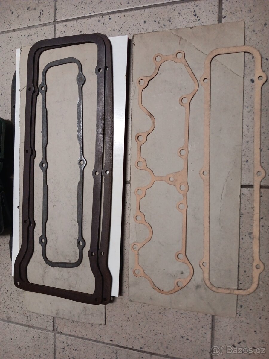 Fiat 128 náhradní díly, těsnění, světla, gumy na pedály atd. - 2