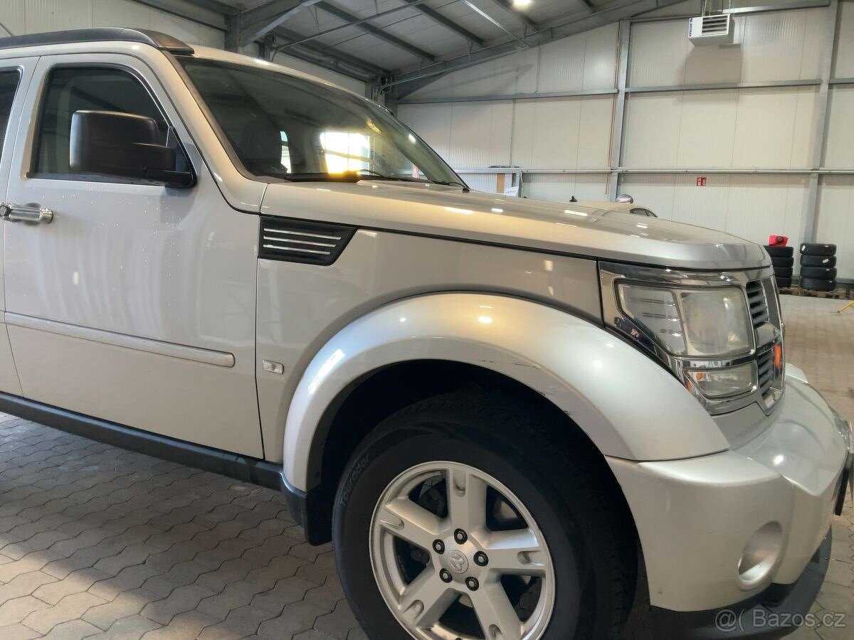 Dodge Nitro 3,7 SXT - 2
