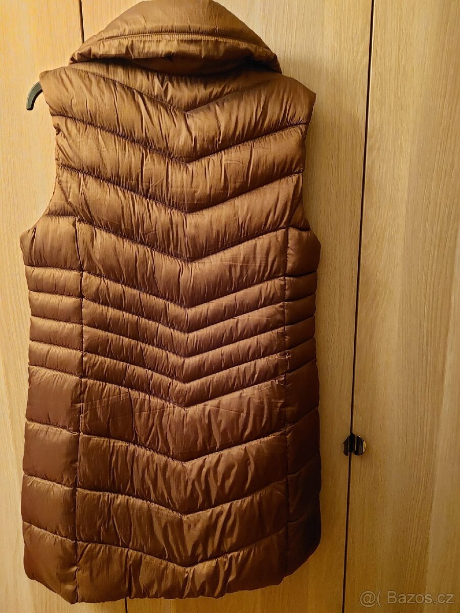2x dámská zimní vesta. - 2
