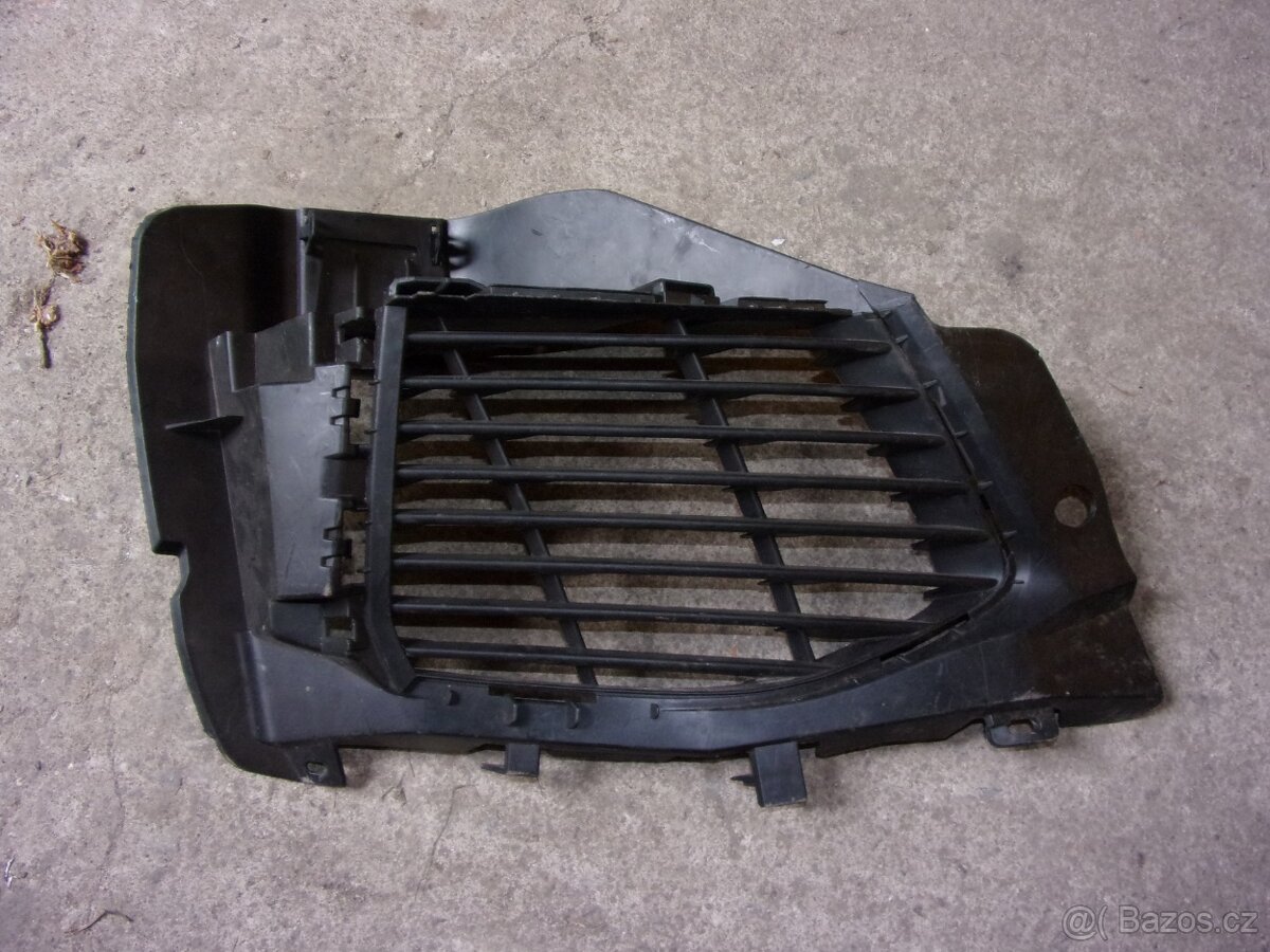 pravá mřížka předního nárazníku Peugeot 3008 od roku 2017 - 2