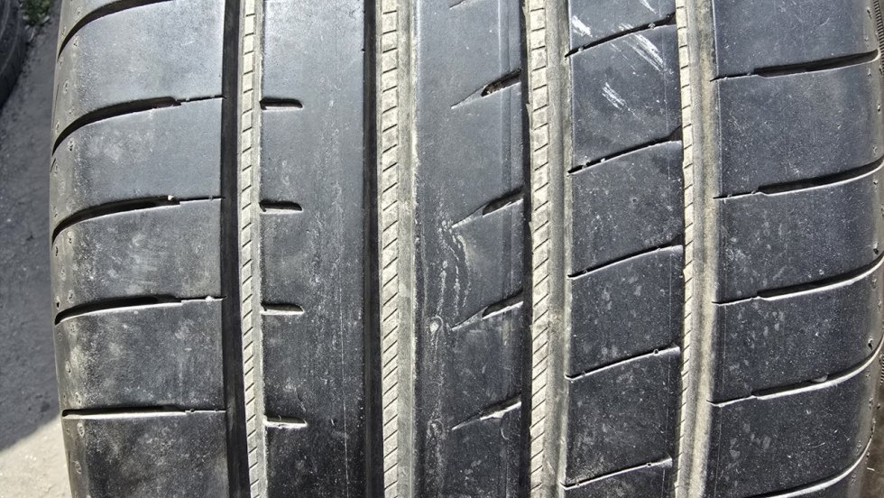 Letní pneu 225/40/19 Good Year - 2