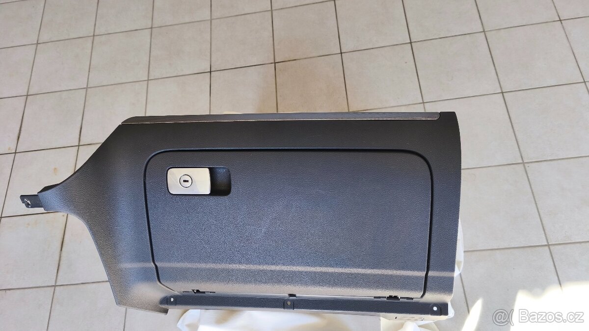 Golf 5 kastlík spolujezdce - 2