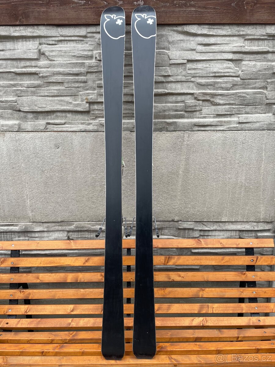 Skialpovy set, Movement Red Apple - 2