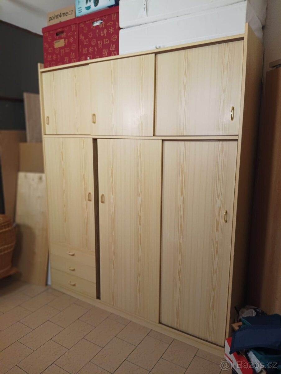Velká šatní skříň - 2