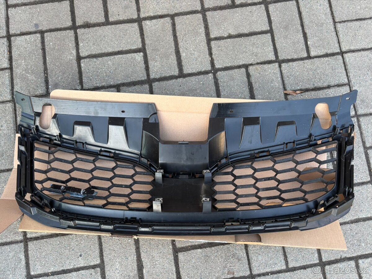 ŠKODA OCTAVIA 3 VRS FACELIFT PŘEDNÍ MASKA - 2