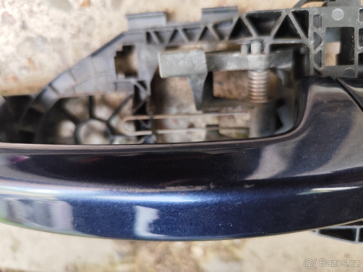 Ve Passat B7 klika dveří - 2