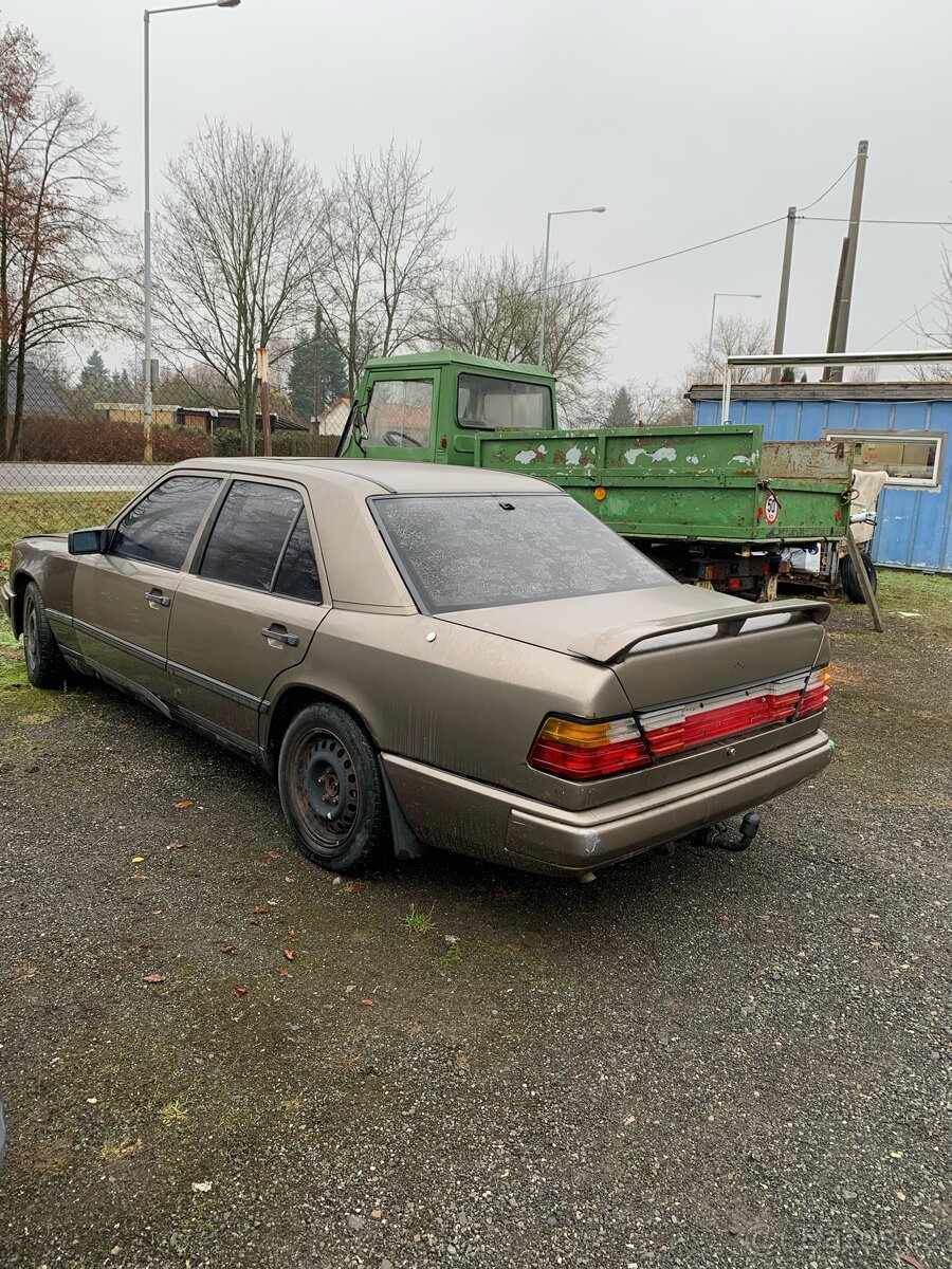 Prodám Mercedes Benz 200D - 2