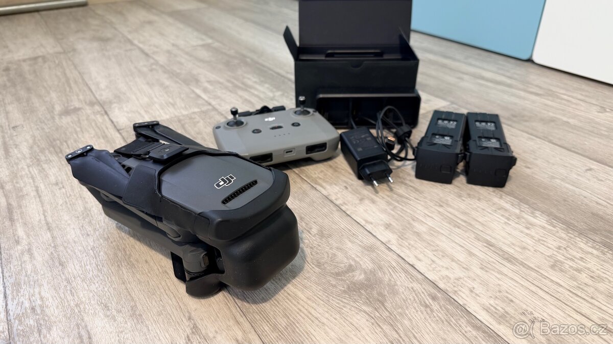 Dron DJI Mavic 3 Fly More Combo V2.0 - 2