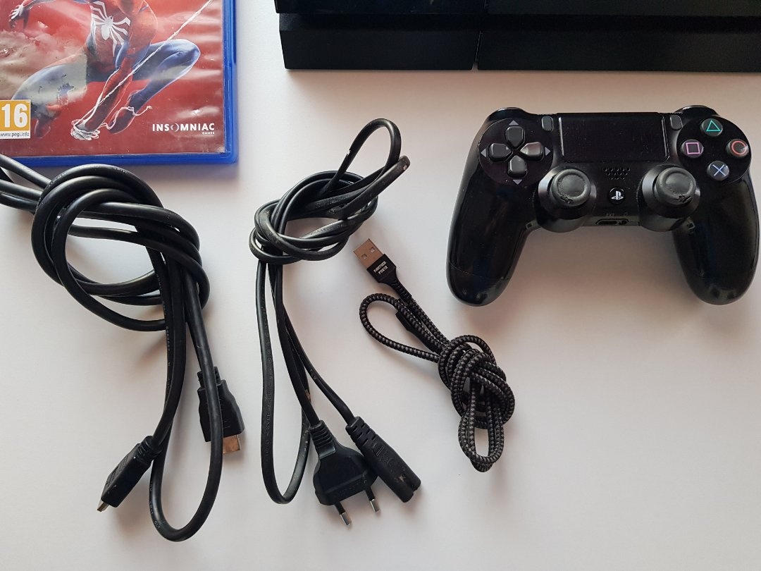 Playstation 4 - 2
