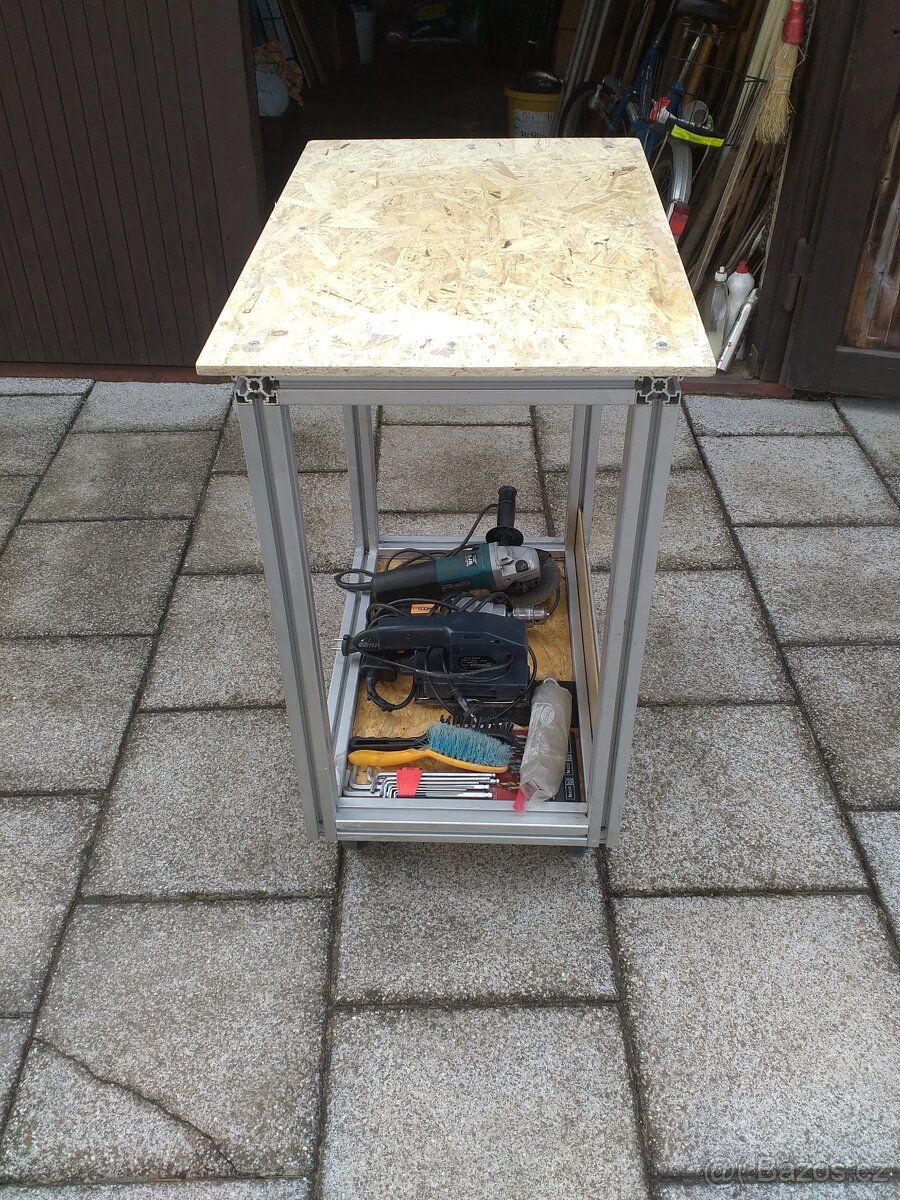 Pracovní pojízdný stůl - 2