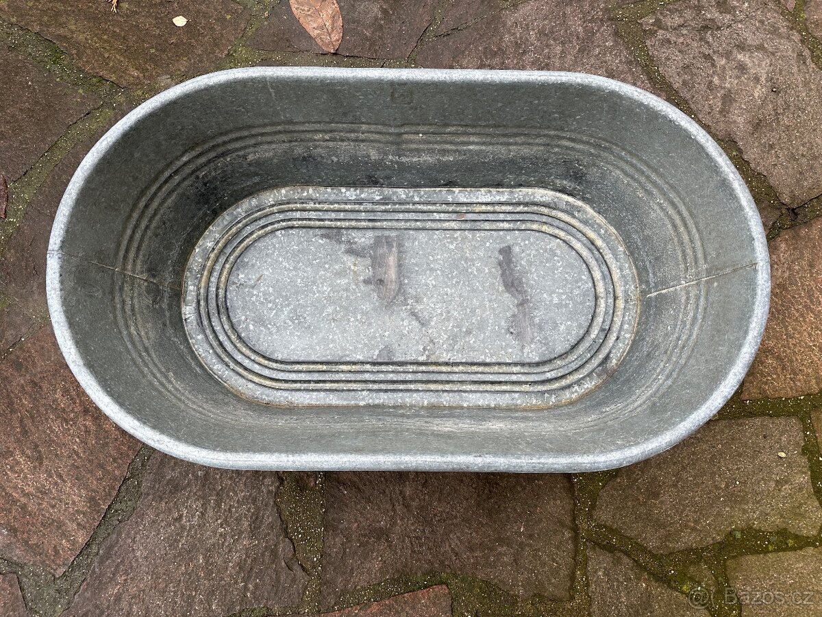Malá pozinkovaná vanička v pěkném stavu. - 2