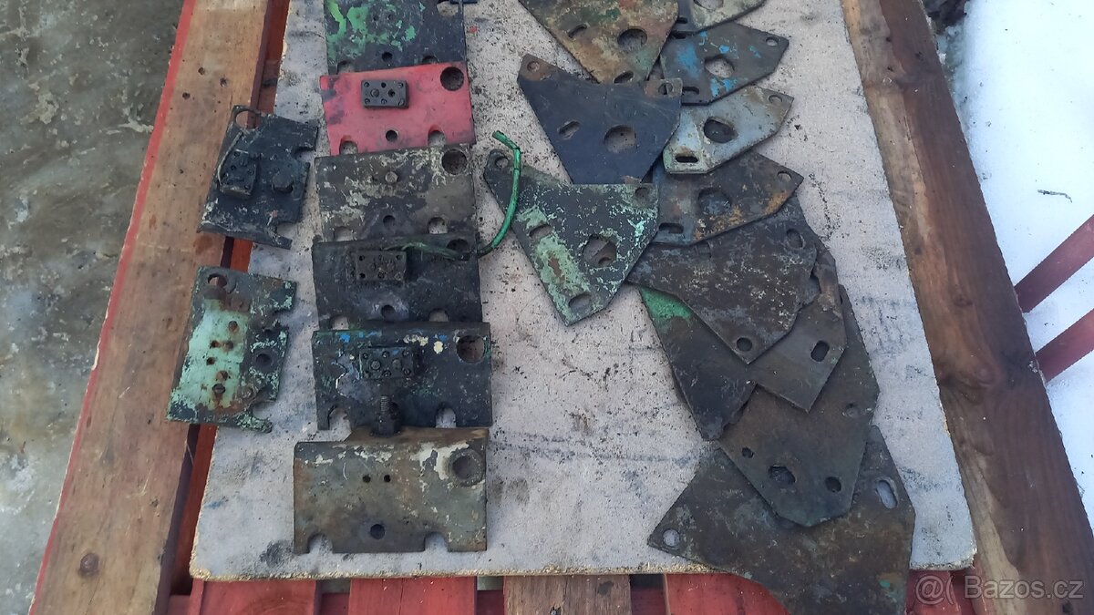 Zetor 25-držáky vzduchového filtru - 2