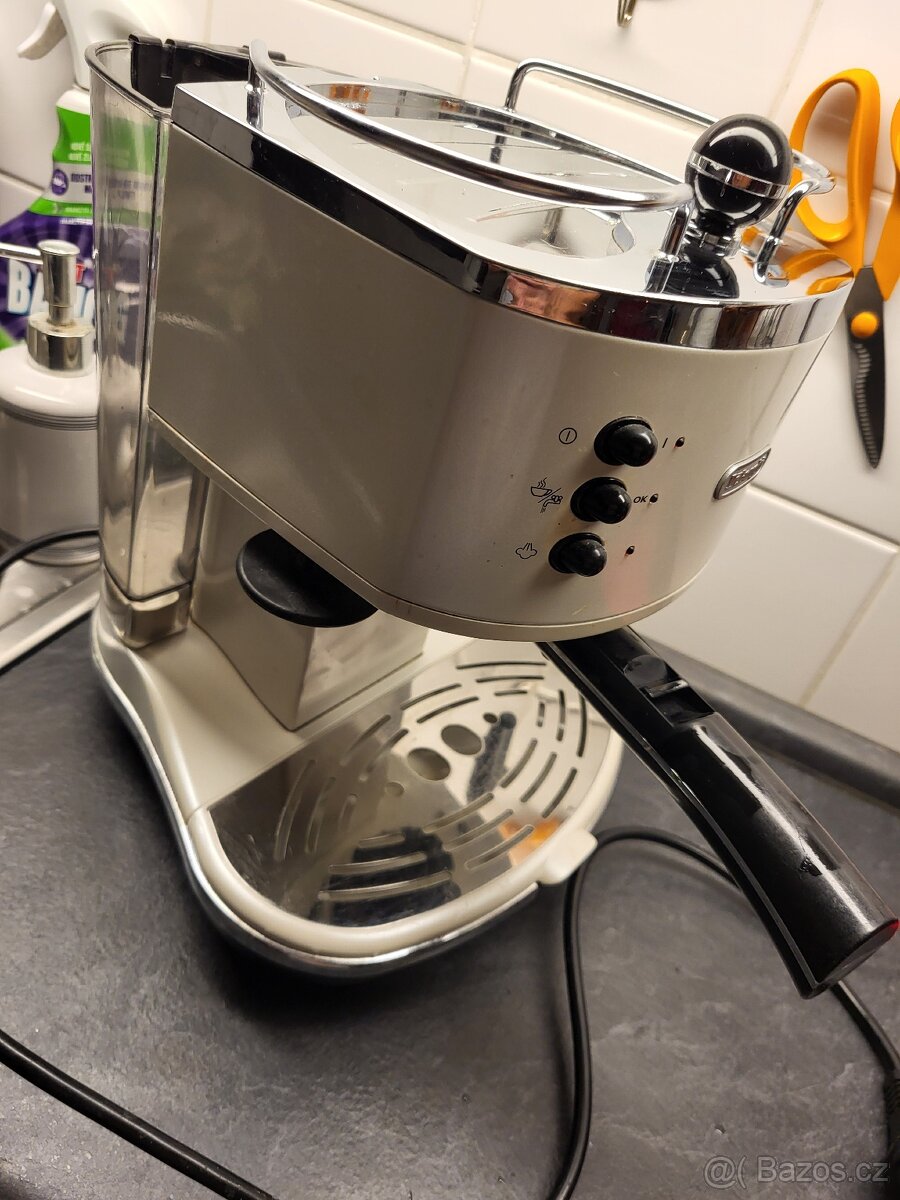 DE LONGHI PÁKOVÝ KÁVOVAR - 2