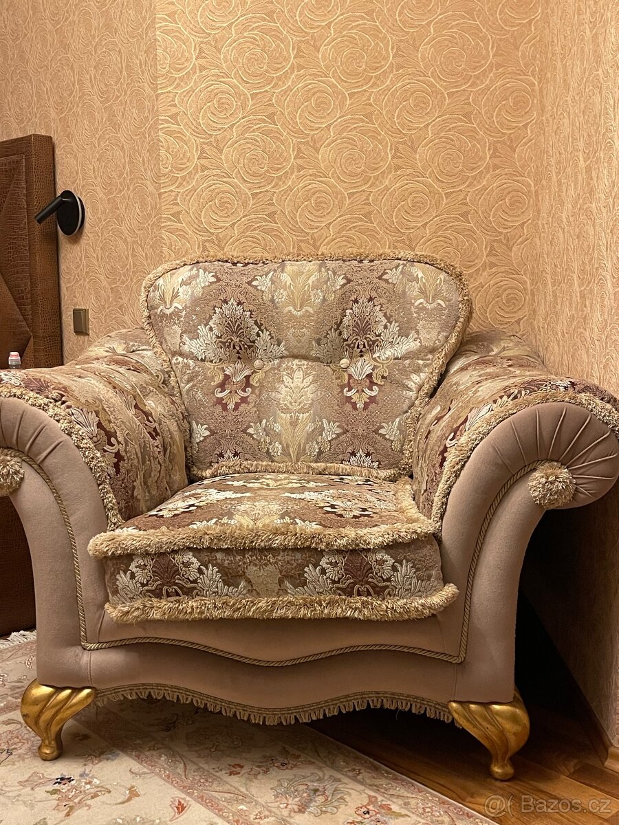 Prodává se sedací souprava obsahující gauč a dvě křesla. - 2