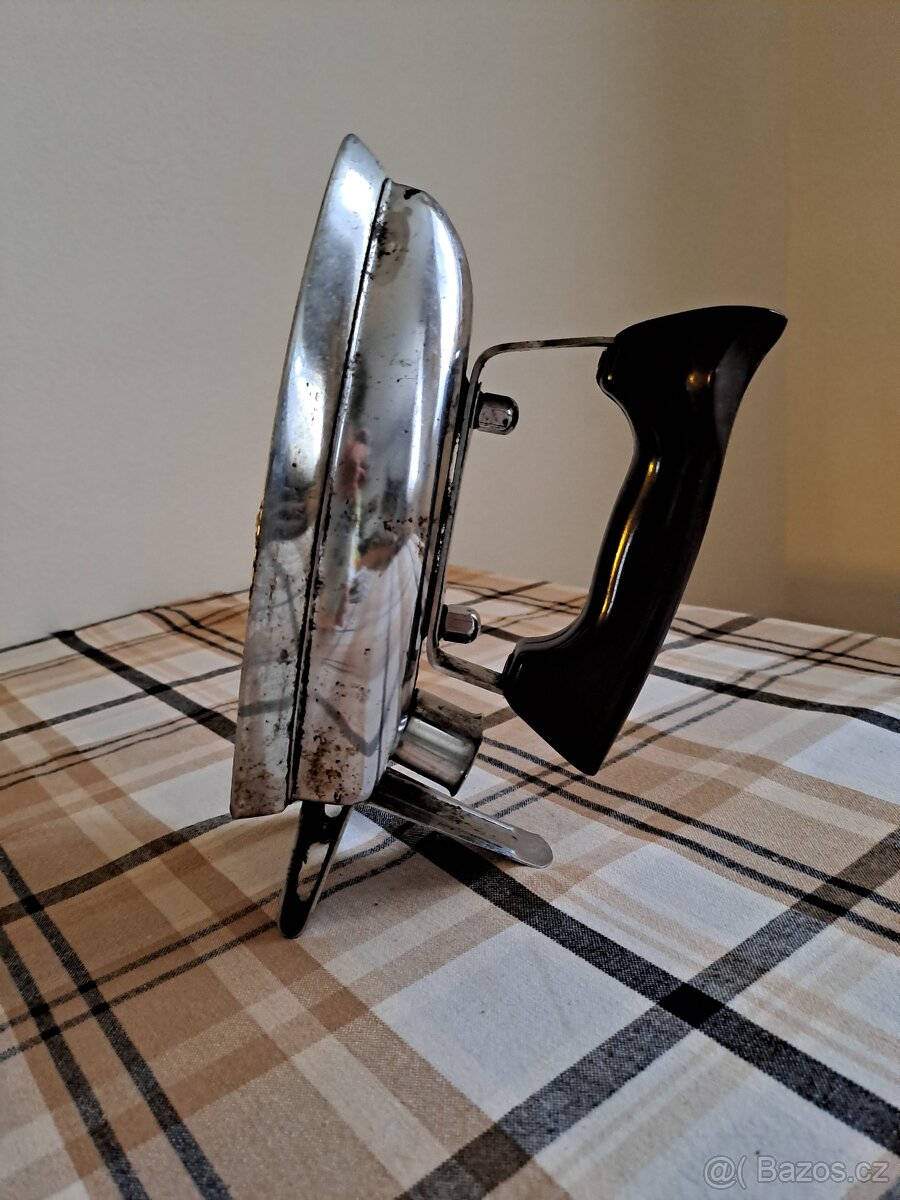 stará žehlička - dekorace - 2