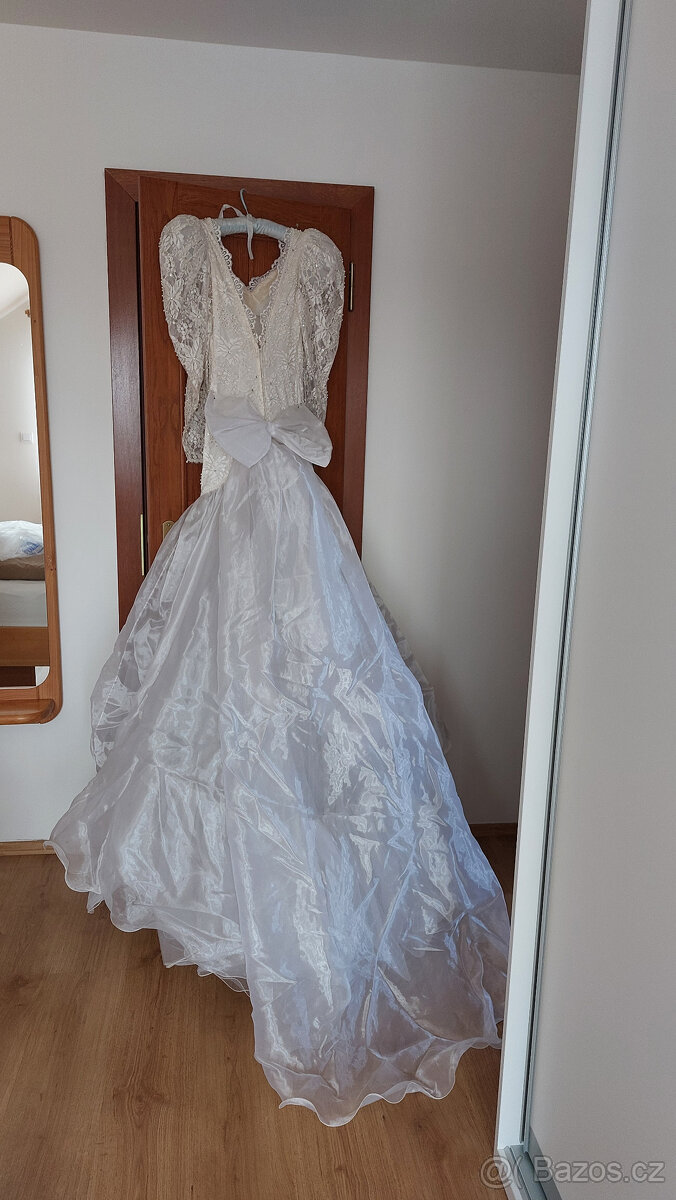 Prodám bílé svatební šaty - 2