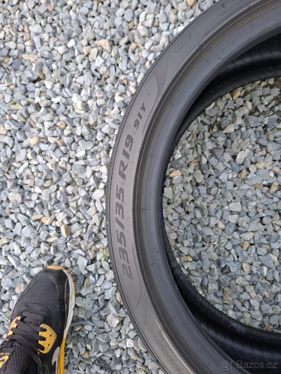 Pirelli 235/35 R19 - 2