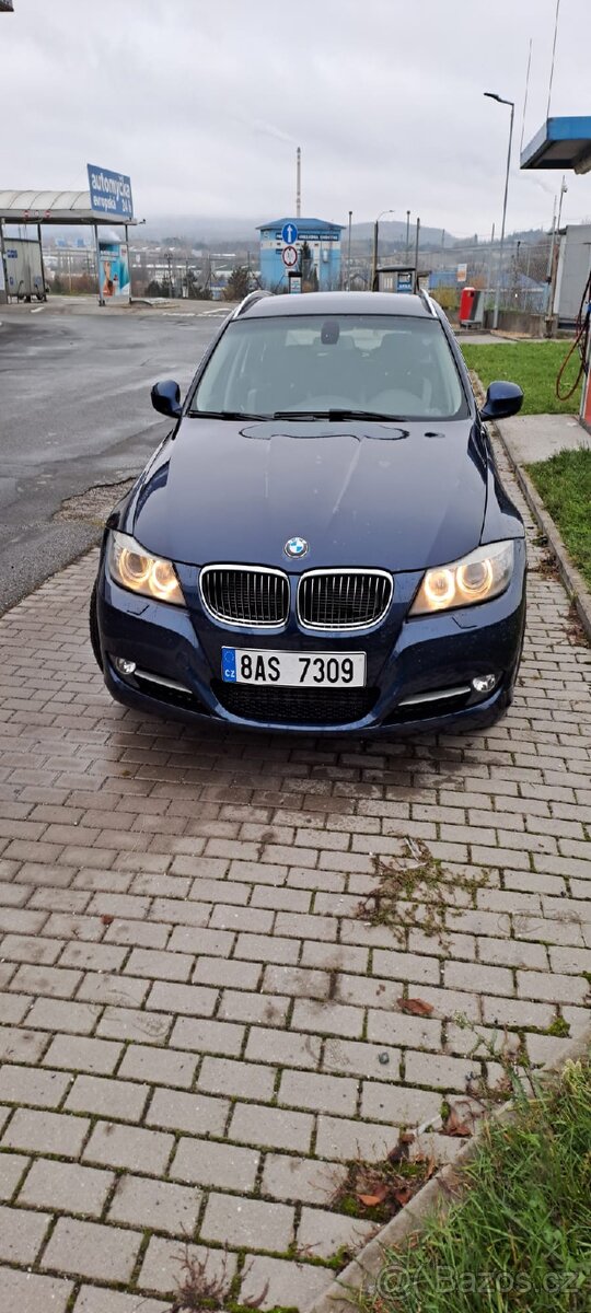 BMW 330 XD, rok 2012, manuál - 2