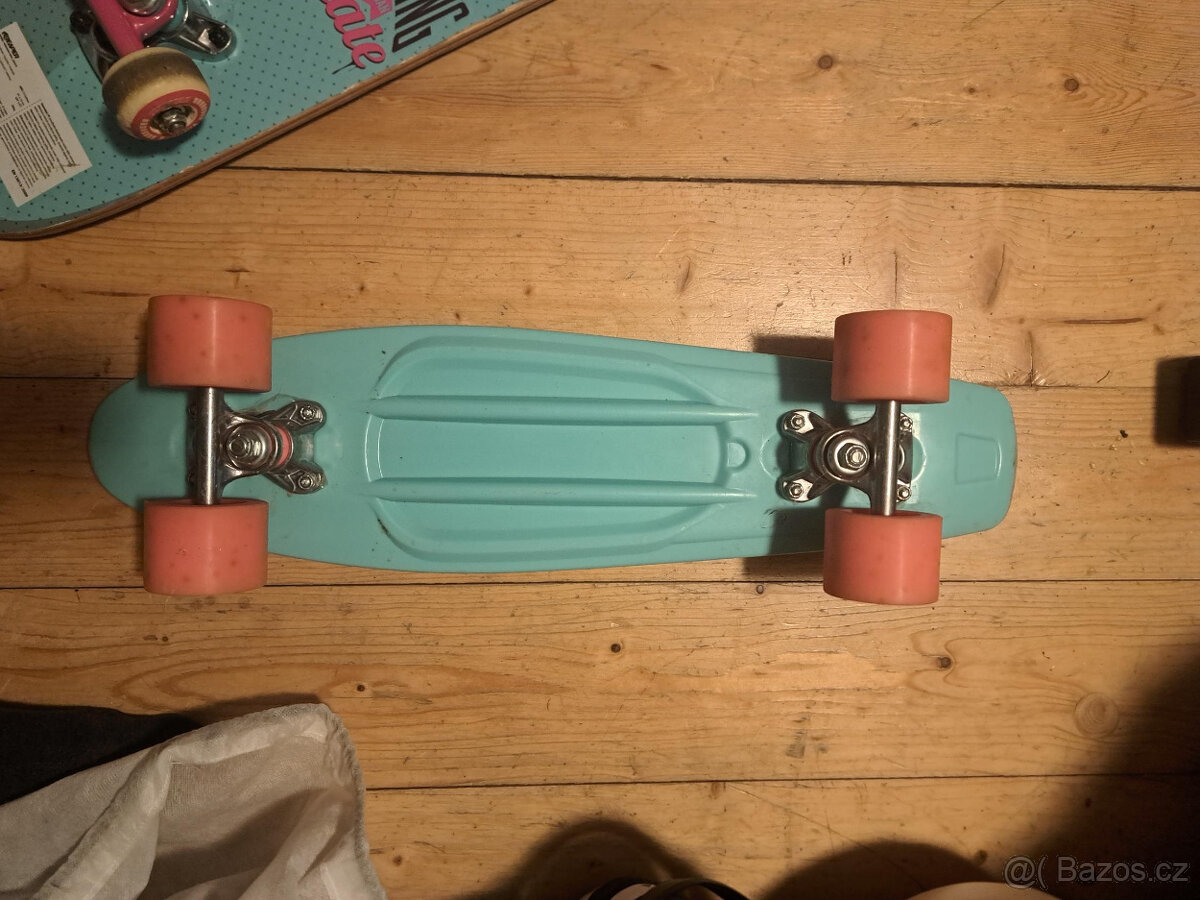 Dětský skateboard a chrániče - 2