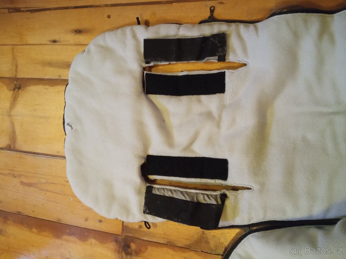 Fusak do autosedačky na 5ti-bodovy pás - 2