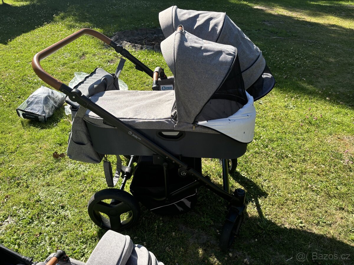 Sourozenecký dvojkočár - 2