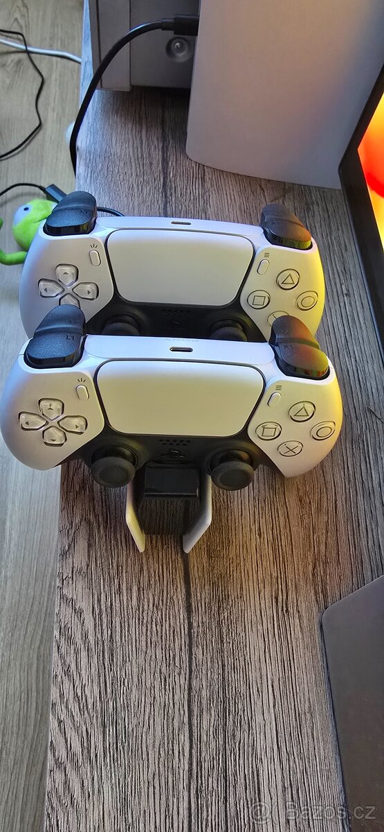 PlayStation 5 Slim Digital Edition 825GB + 2 ovladače + nabí - 2