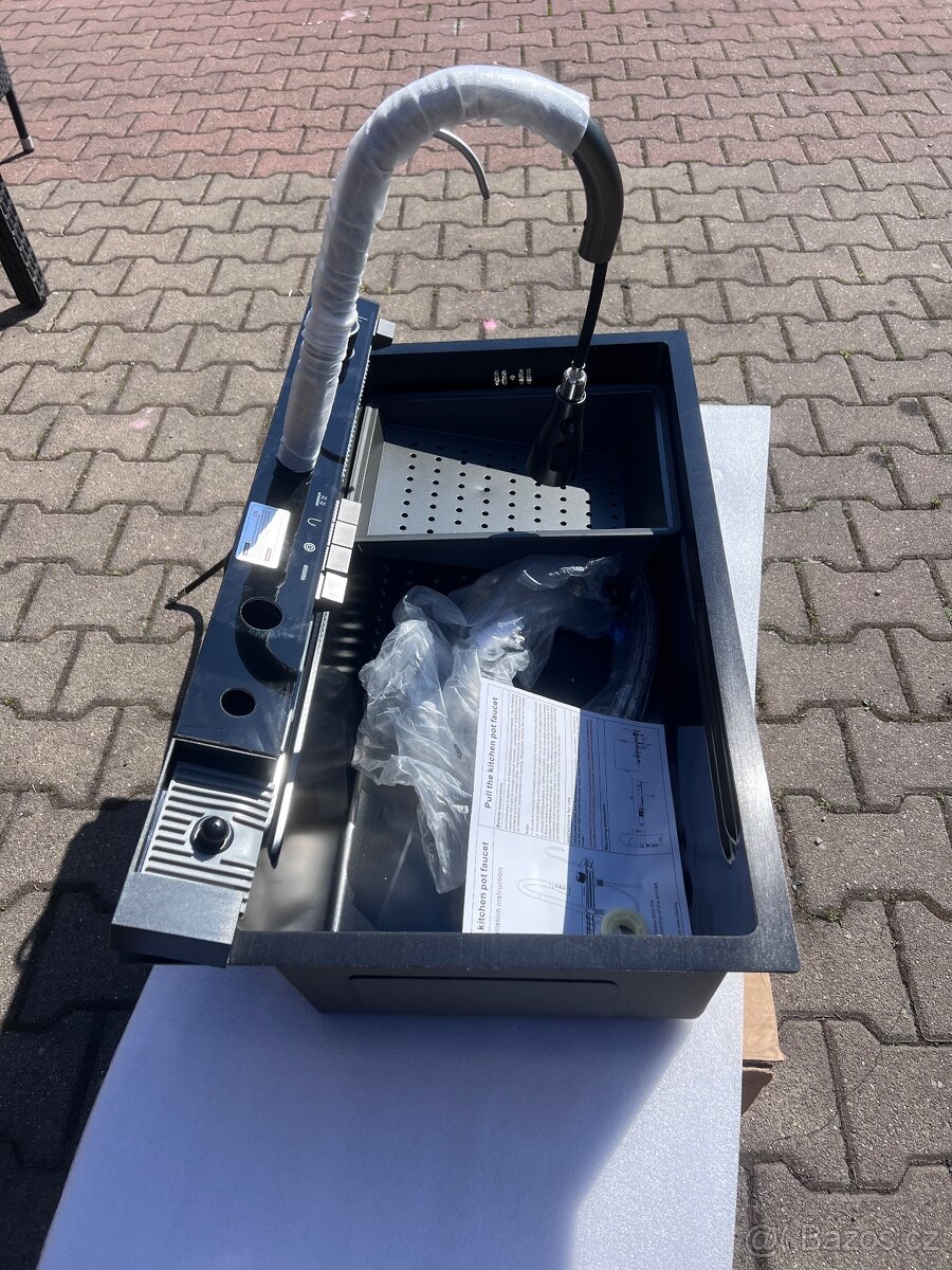 Kuchyňský dřez s vodopádem  - 2