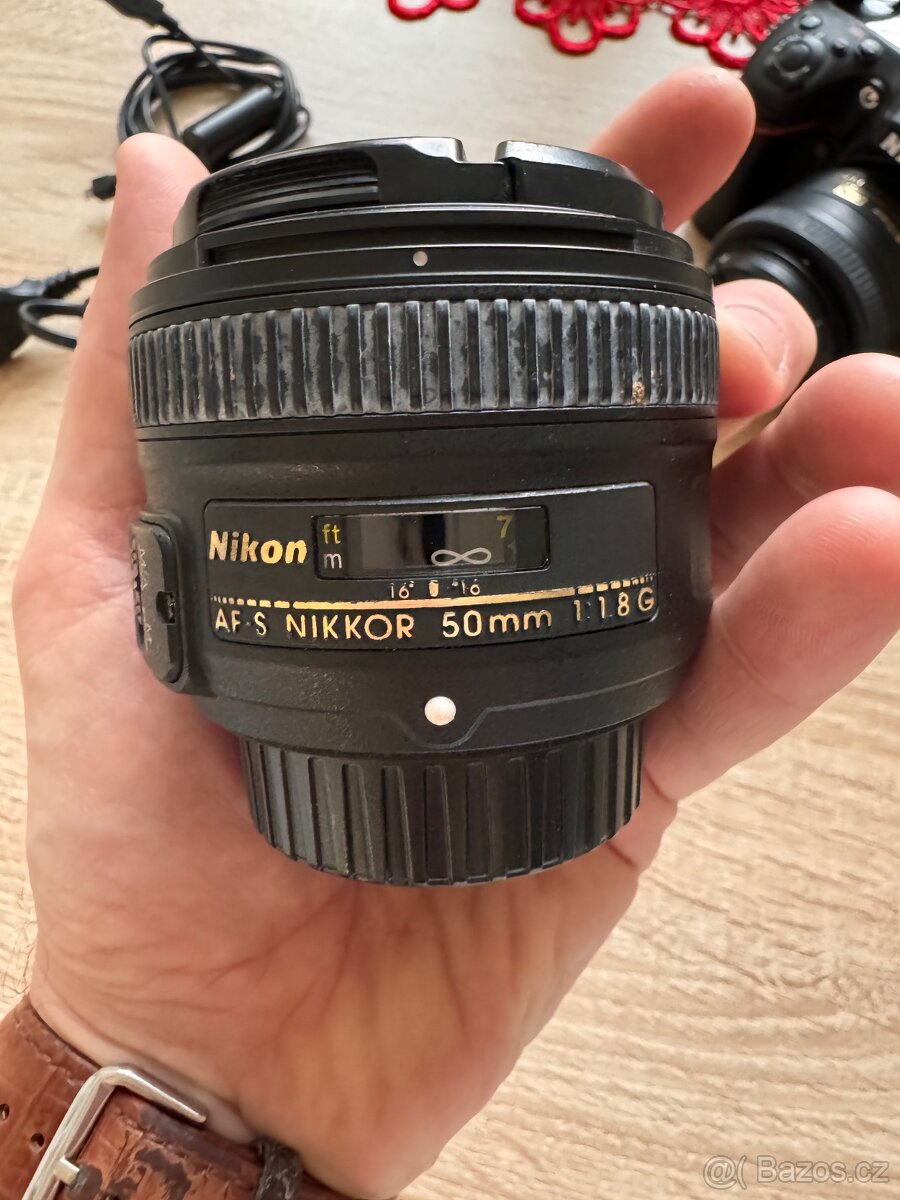 Nikon D7100 + příslušenství - 2