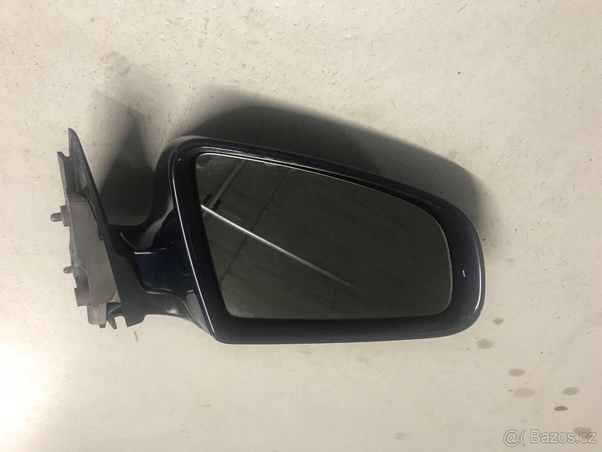 Zrcátko pravé / E1 010681 na AUDI A4B6 - 2