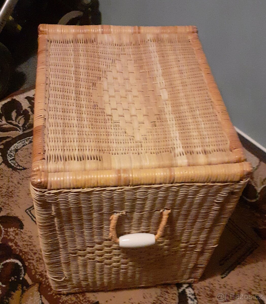 Proutěná truhla. S uchy. - 2