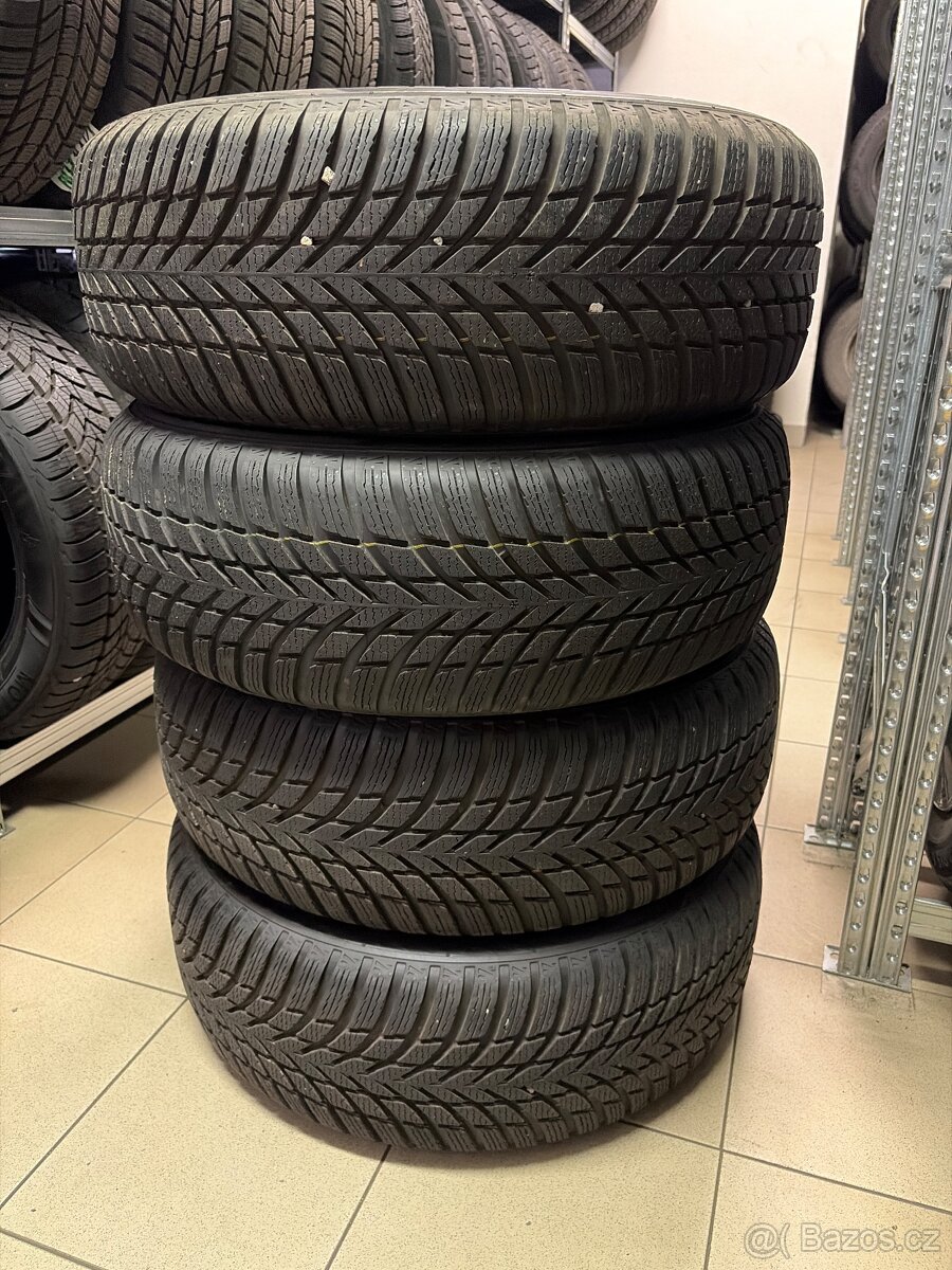 Zimní pneu Nokian 215/60/17 96H - 2