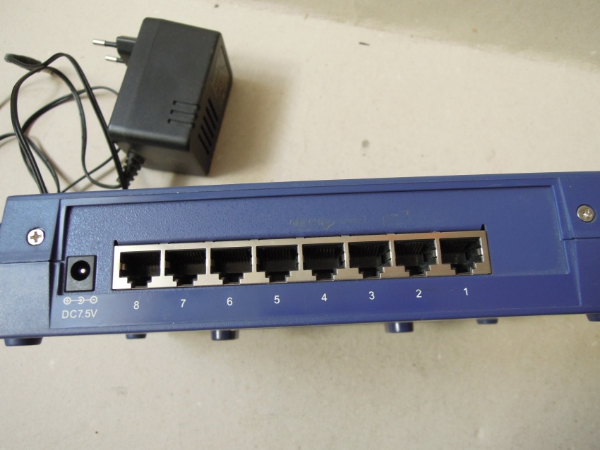 Switch OvisLink Live FSH8R 8x 10/100 Mb/s, desktop - 2