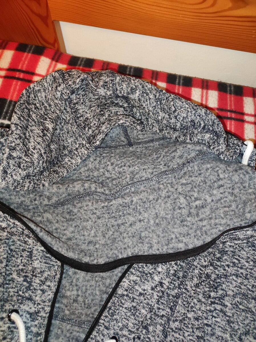 Delší šedá mikyna - 2