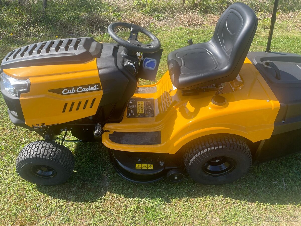Zahradní traktor CubCadet LT2 (DEMO) - 2
