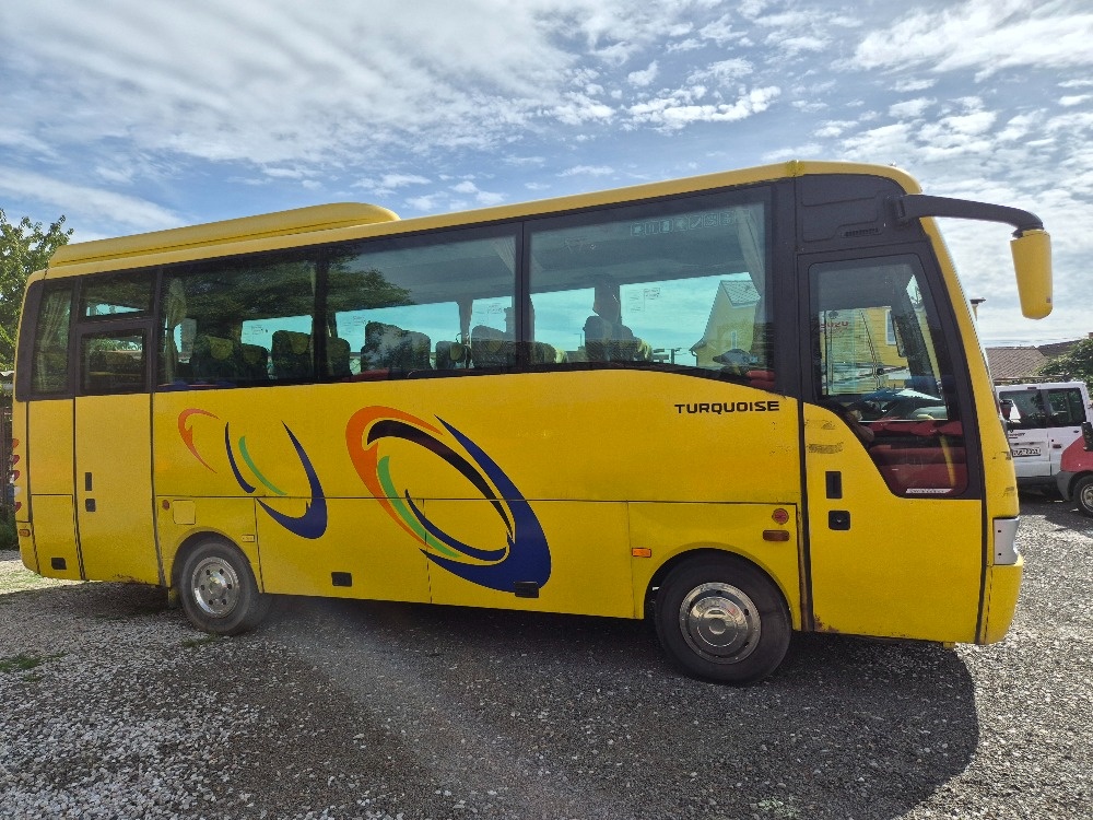 Autobus ISUZU 26+1 míst - 2